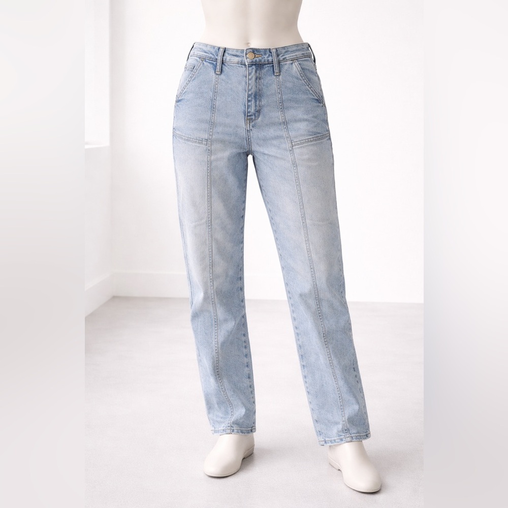 Universal Thread Light Wash‎ Straight Leg Jeans
